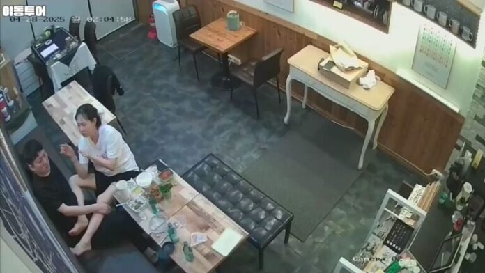 Korean Amateur Video 2026 – 커피숍 주인은 남자친구와 성관계를 가졌다. Korean Amateur Video 2026 – 커피숍 주인은 남자친구와 성관계를 가졌다.