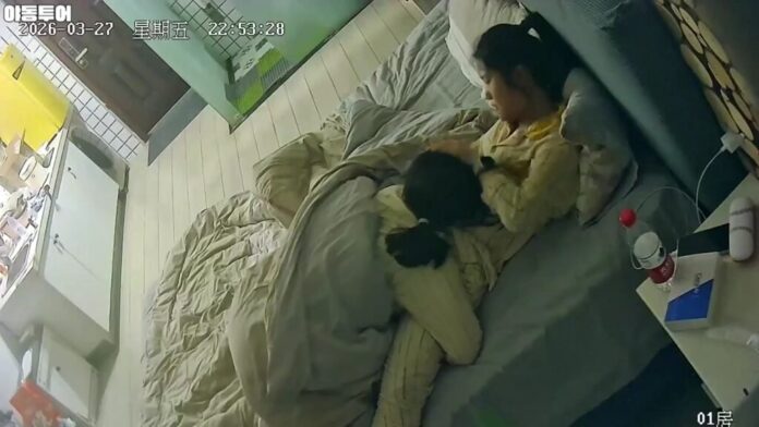 IP❤️ 한국 레즈비언 커플의 침실에서의 열정적인 순간들 2026